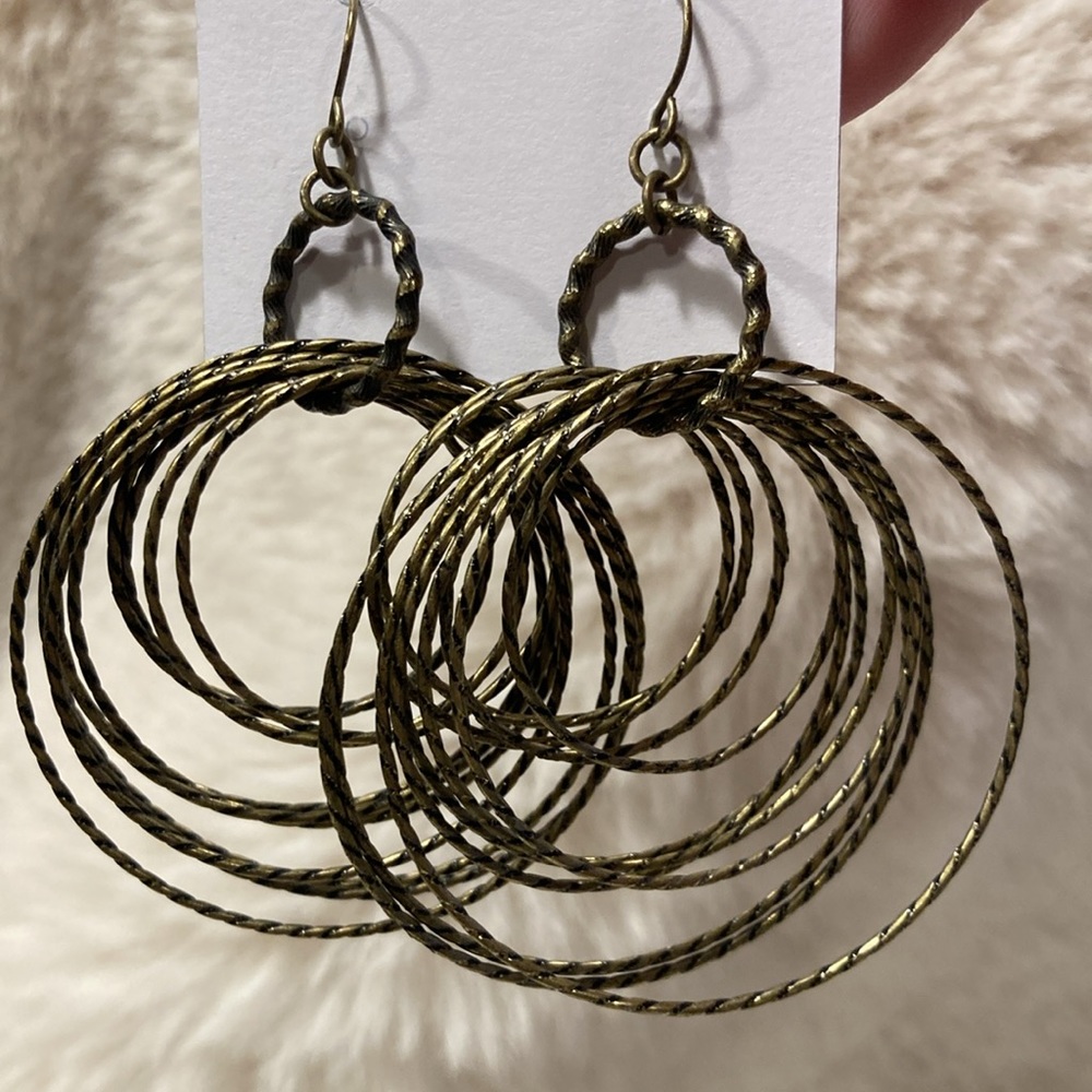 Elegant Gold Hoop Earrings - Picture 2 of 6